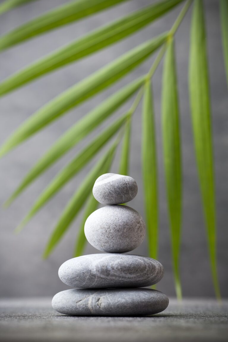 Turm aus Steinen als Symbolbild für Stressabbau & Entspannung